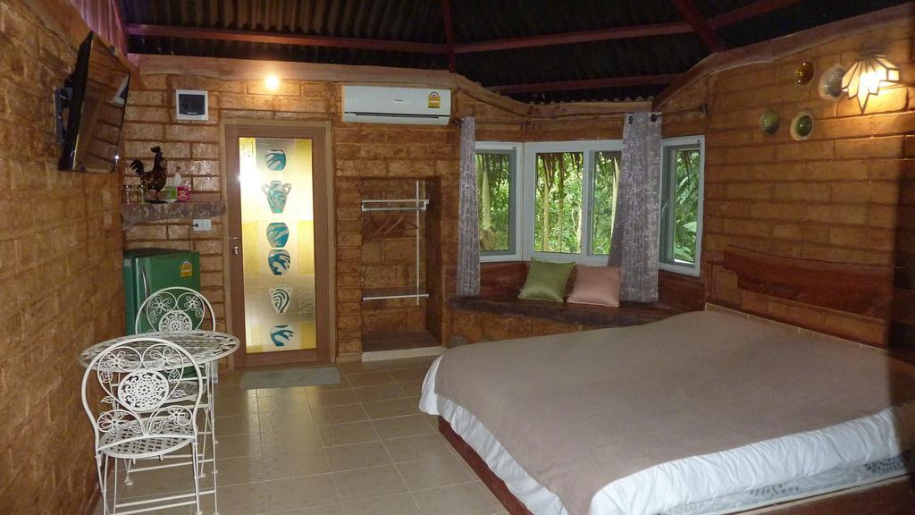 Baandin Chiewlarn Hotel Ban Tha Khun Bilik gambar