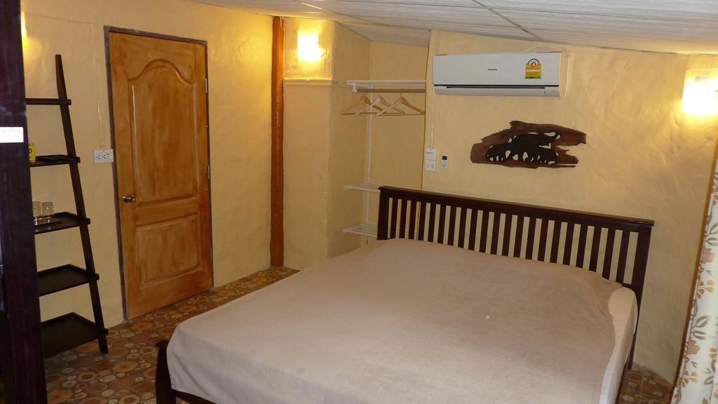 Baandin Chiewlarn Hotel Ban Tha Khun Bilik gambar